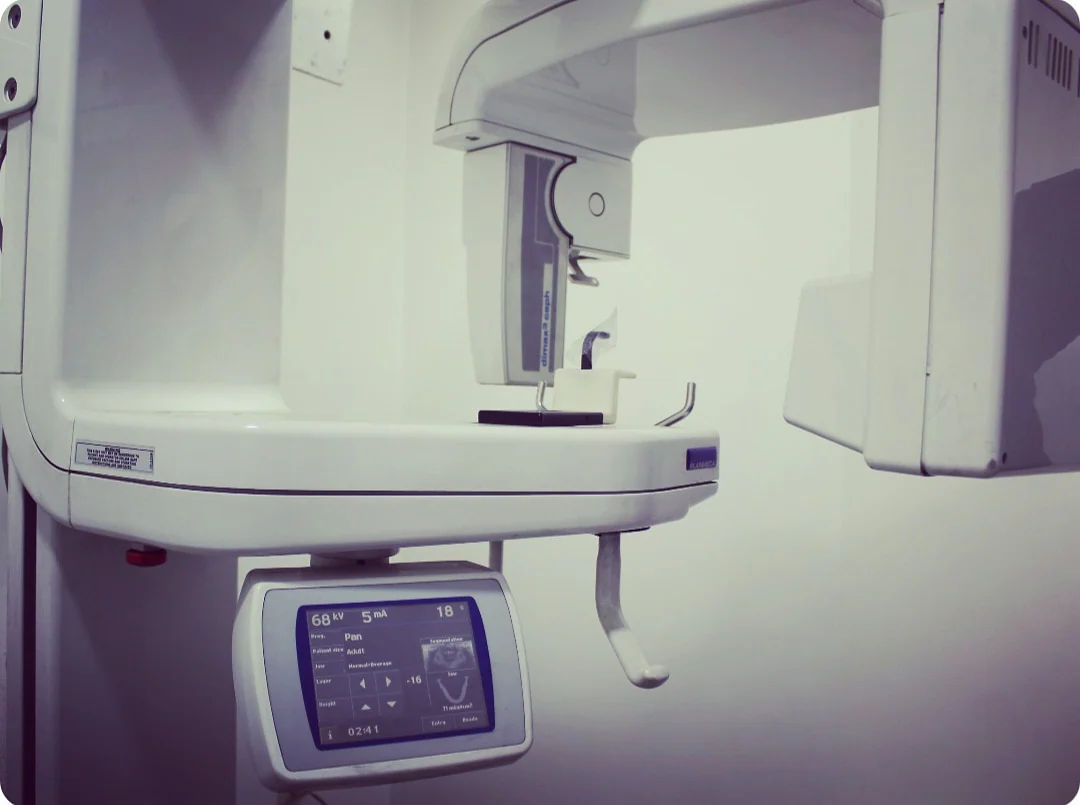 Panoramic dental X-ray machine